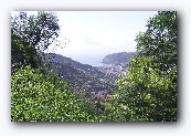 Georganiseerde Levadawandeling in de vallei van Machico,zicht op Machico