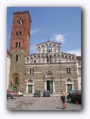 Lucca : Piazza San Francesco