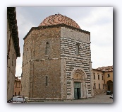 Volterra : Piazza S. Giovanni